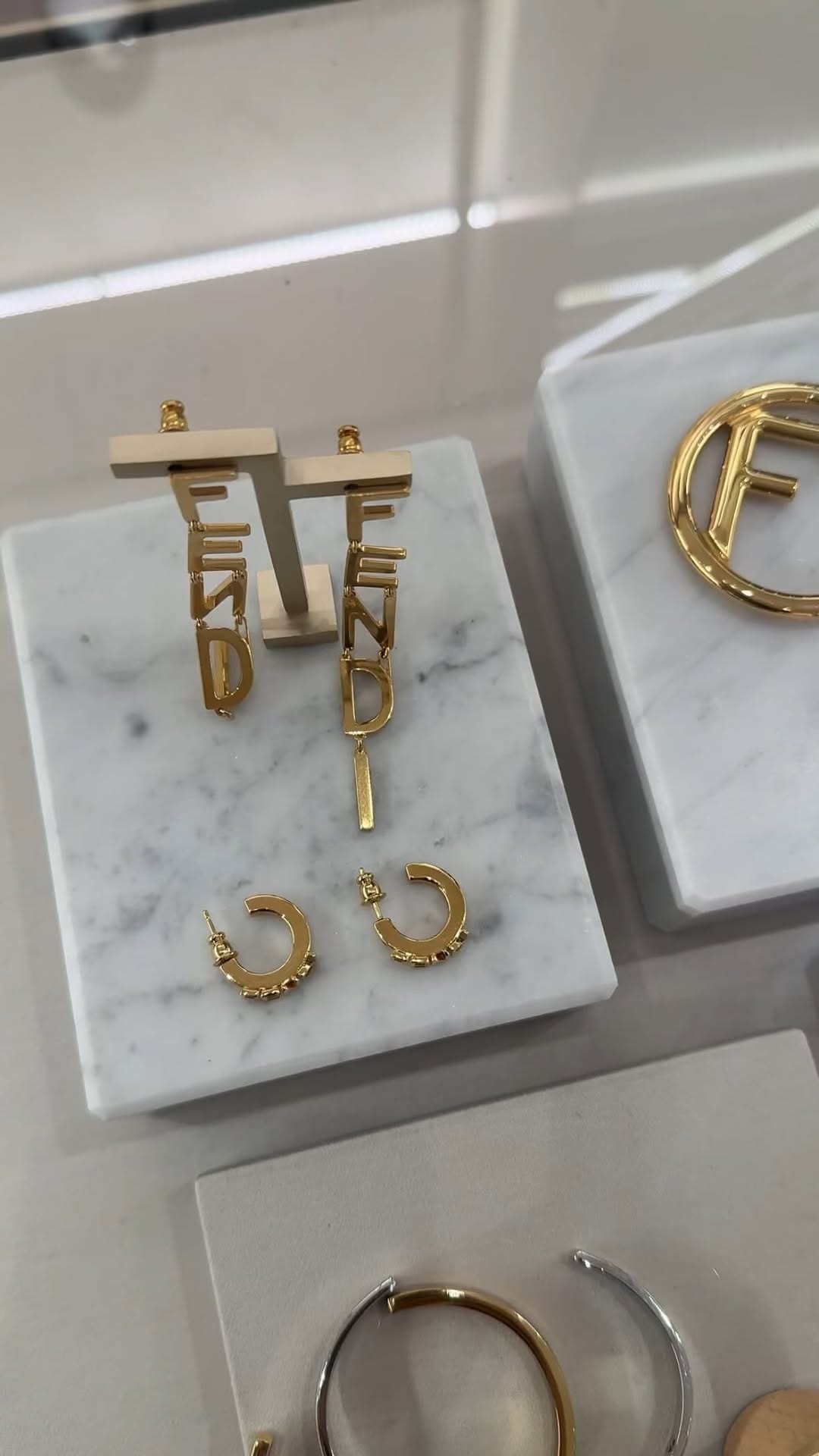 Post 4 by bethany | luxury + designer deals & sales on Instagram (video)