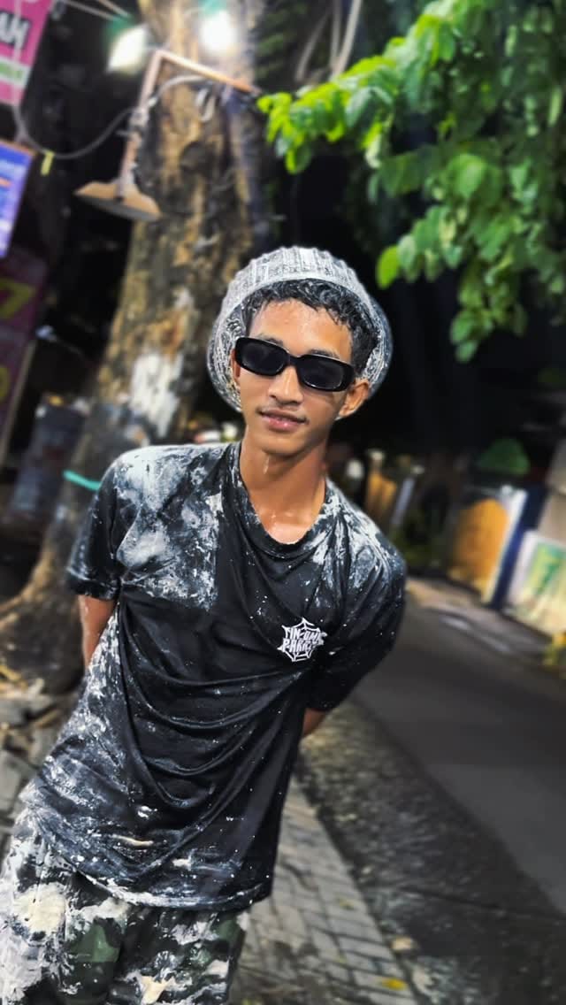 Post 1 by THRIFTING STORE SIAPAKAI on Instagram (video)
