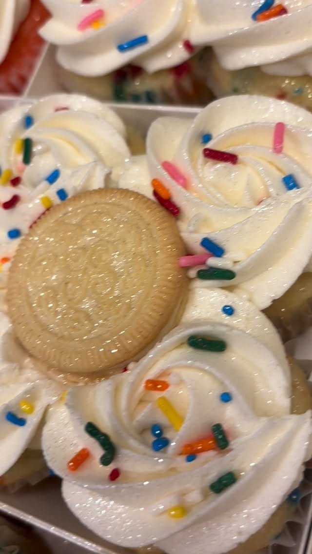 Post 1 by A Luxury Sprinkle Brand on Instagram (video)