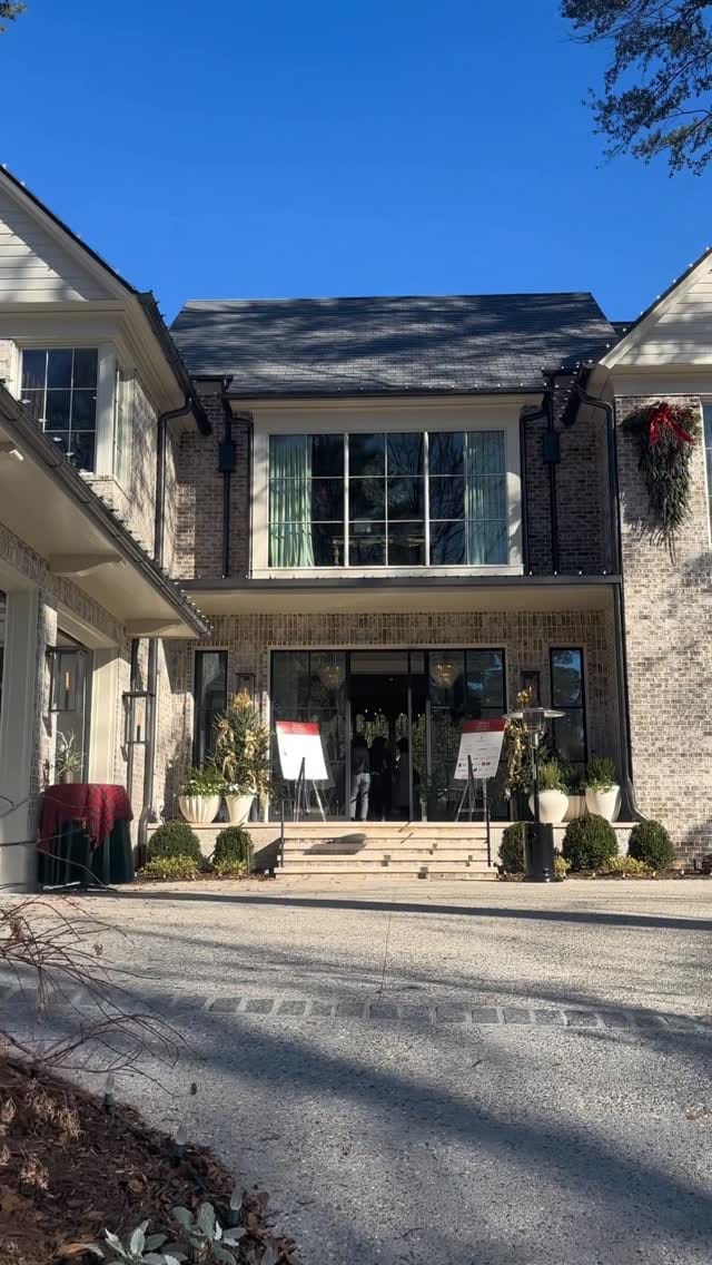 Post 4 by Home for the Holidays on Instagram (video)