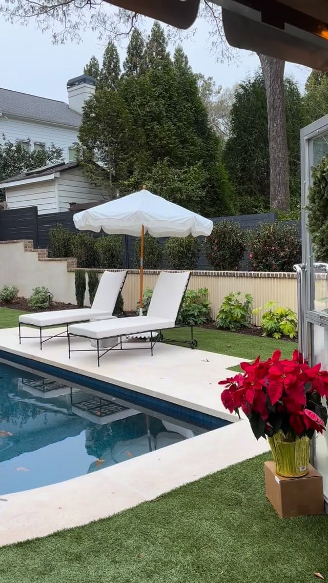 Post 9 by Home for the Holidays on Instagram (video)
