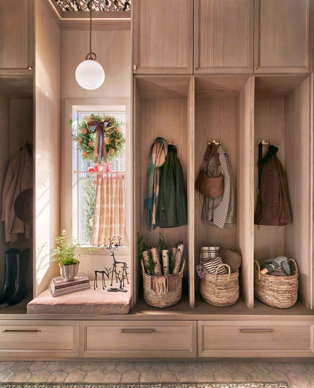 Post 10 by Home for the Holidays on Instagram (image)