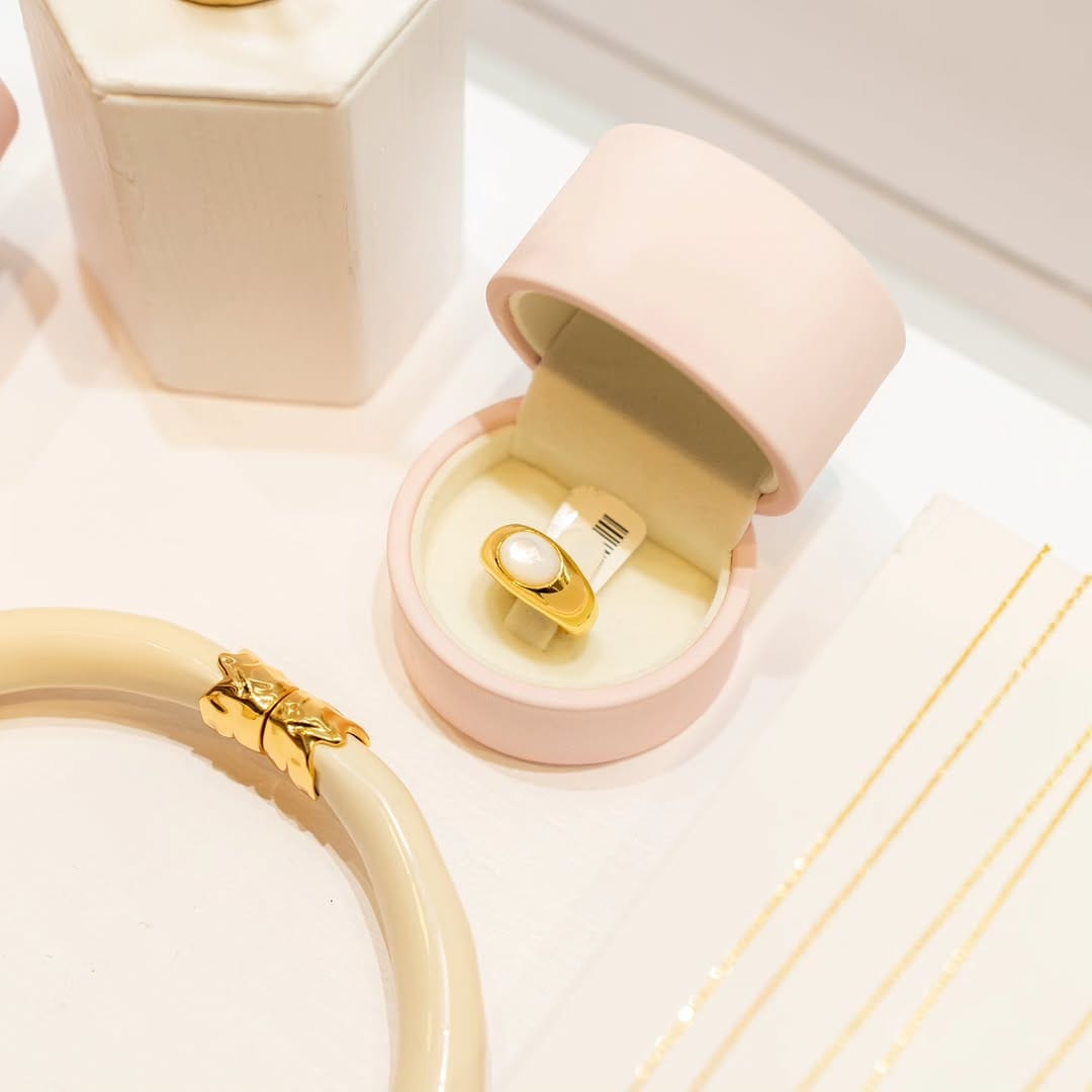 Post 6 by CAROLINA JEWELRY on Instagram (carousel)