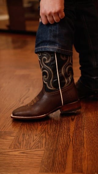 Post 2 by TEXAS COUNTRY WESTERN BOOTS on Instagram (video)