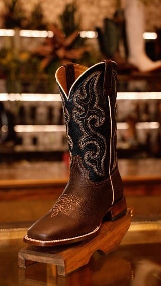 Post 6 by TEXAS COUNTRY WESTERN BOOTS on Instagram (video)