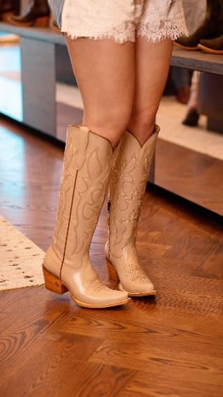 Post 1 by TEXAS COUNTRY WESTERN BOOTS on Instagram (video)