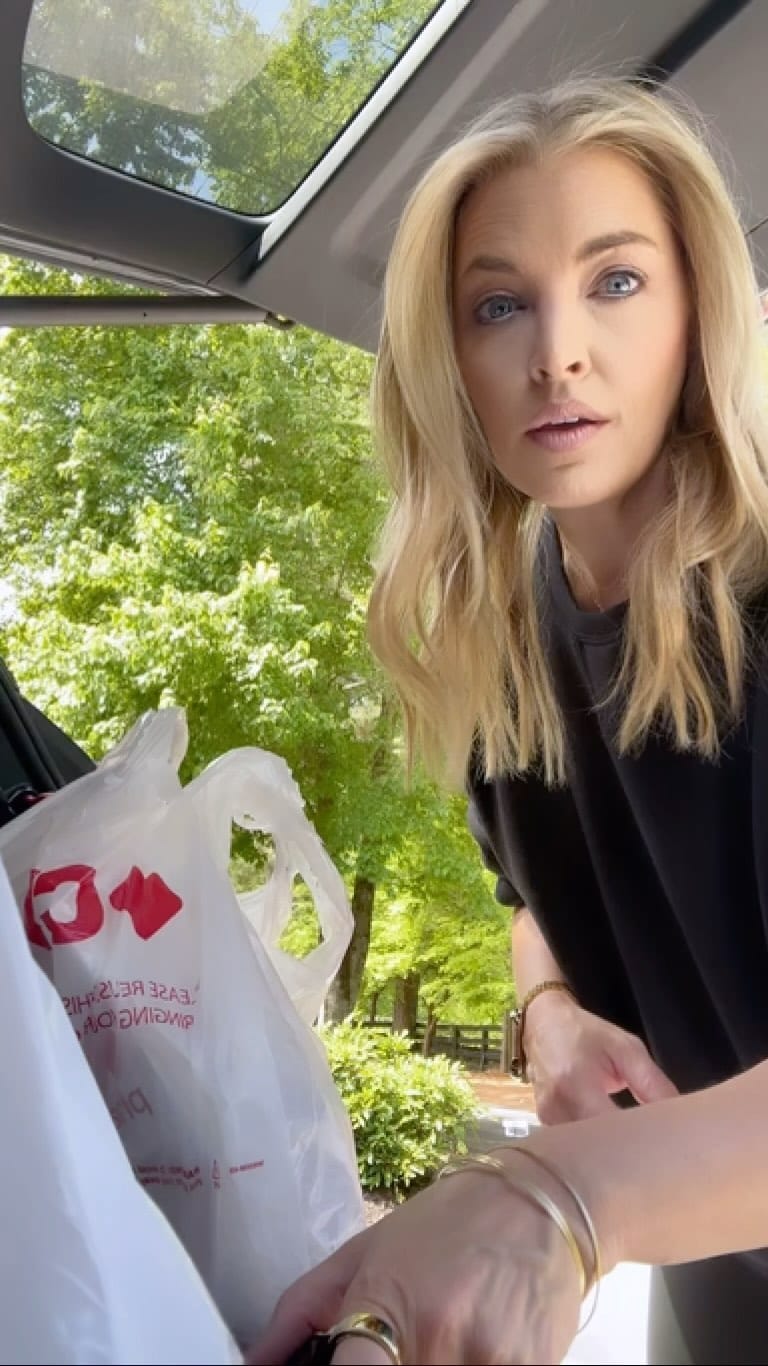 Post 6 by 𝙶𝙰𝙳𝙶𝙴𝚃 𝙶𝙸𝚁𝙻 on Instagram (video)