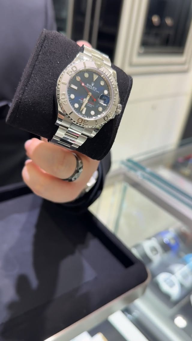 Post 8 by Roe Jewelry on Instagram (video)