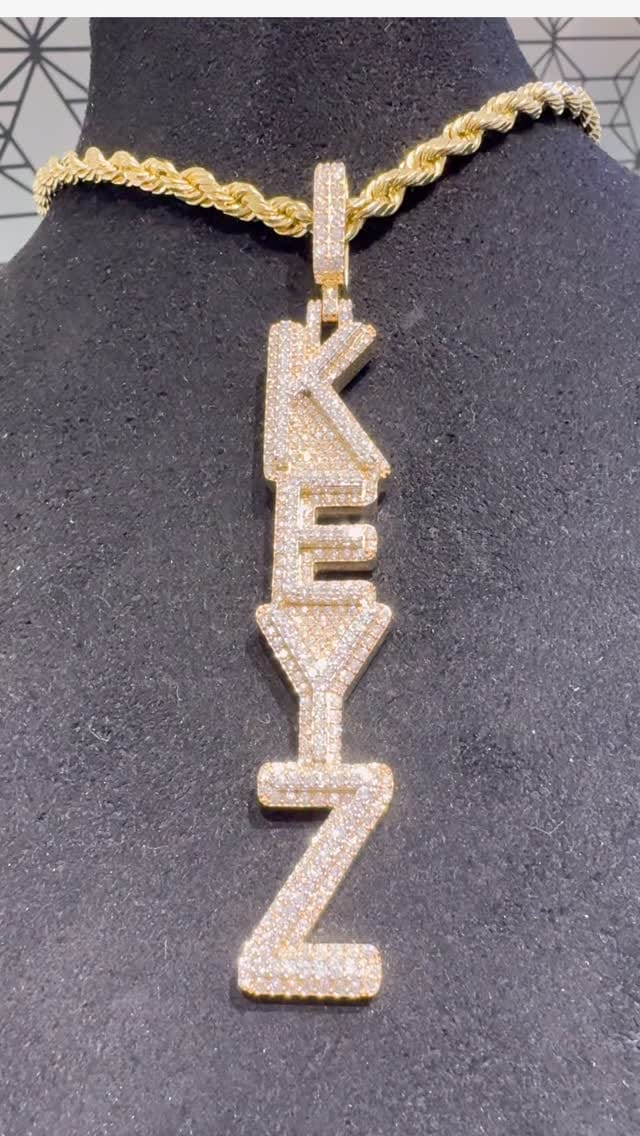 Post 4 by Roe Jewelry on Instagram (video)