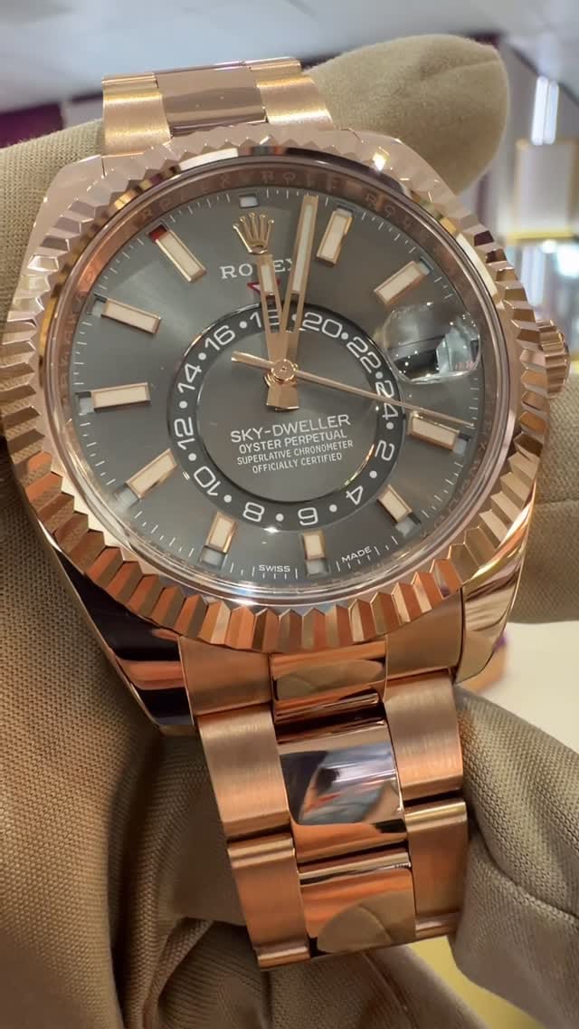 Post 6 by The Prince of Gold on Instagram (video)