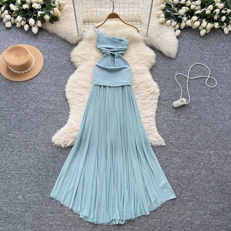 Post 4 by Fashion Riviera on Instagram (carousel)