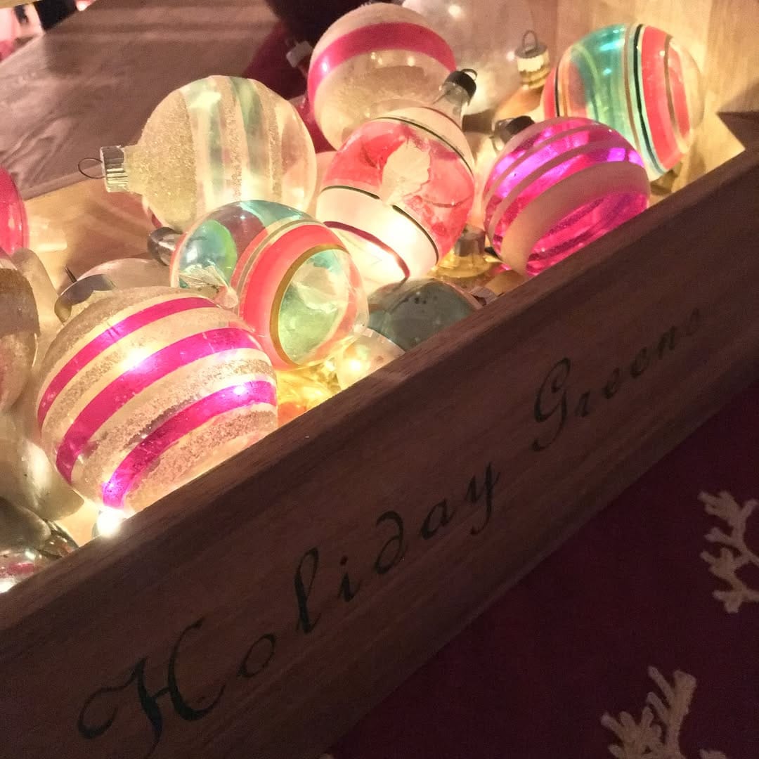 Post 1 by @whitechristmaswreaths on Instagram (image)
