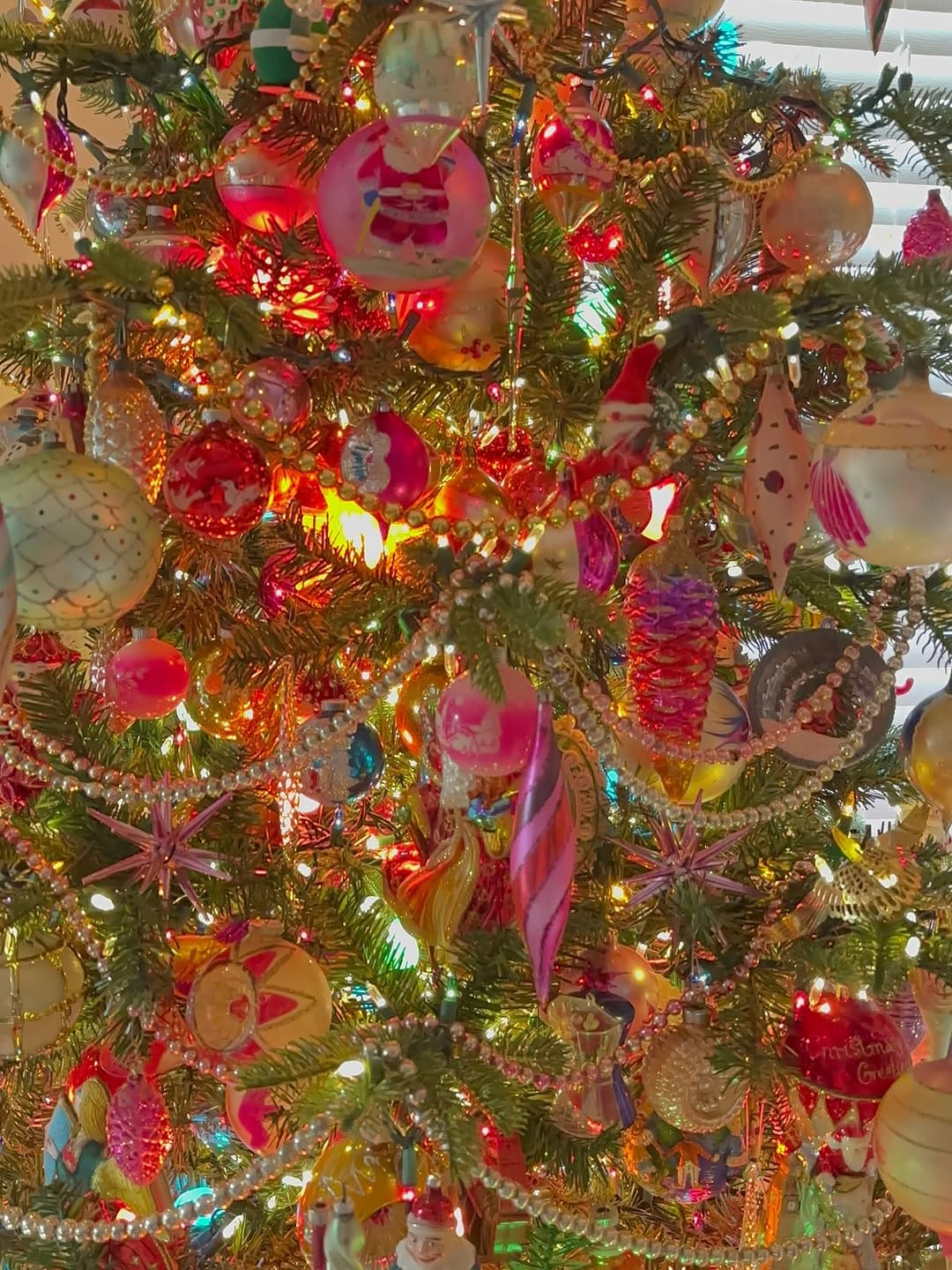 Post 6 by @whitechristmaswreaths on Instagram (image)