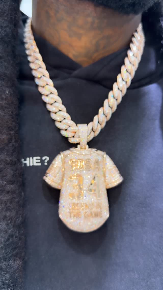 Post 7 by Mr Chris Da Jeweler 💎 on Instagram (video)