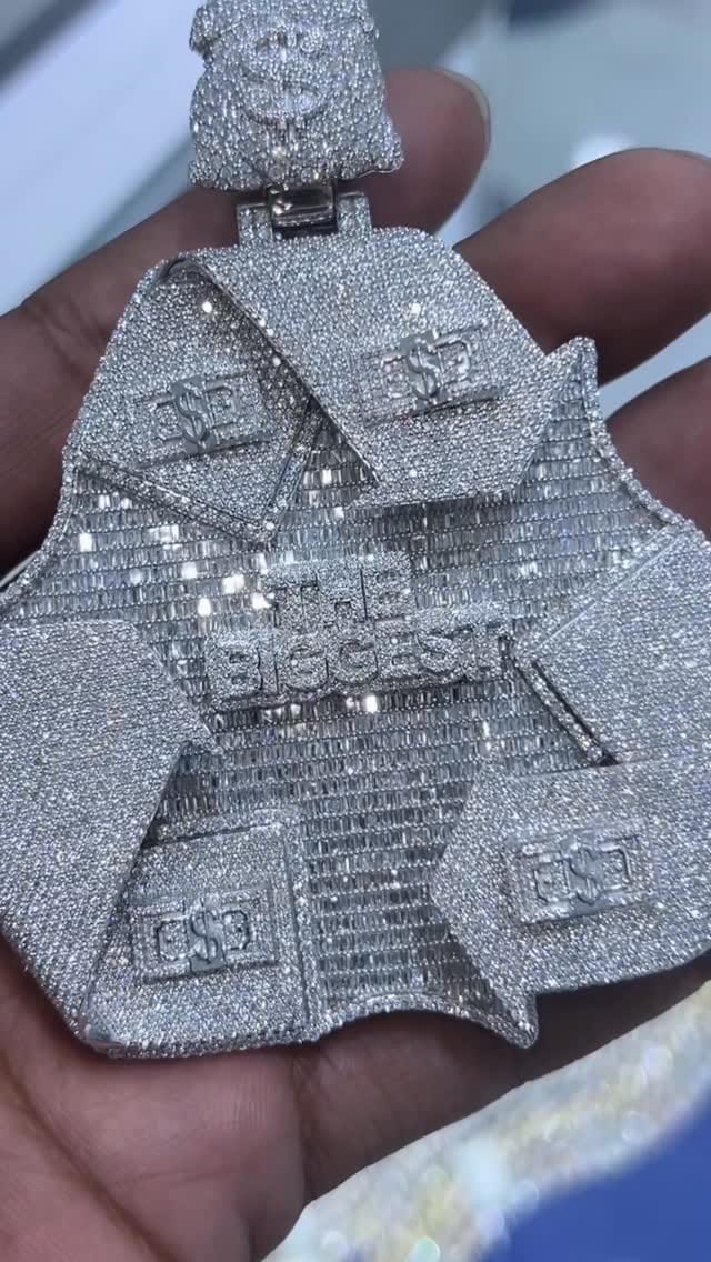 Post 6 by Mr Chris Da Jeweler 💎 on Instagram (video)