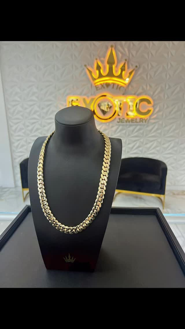 Post 3 by EXOTIC JEWELRY AZ on Instagram (video)
