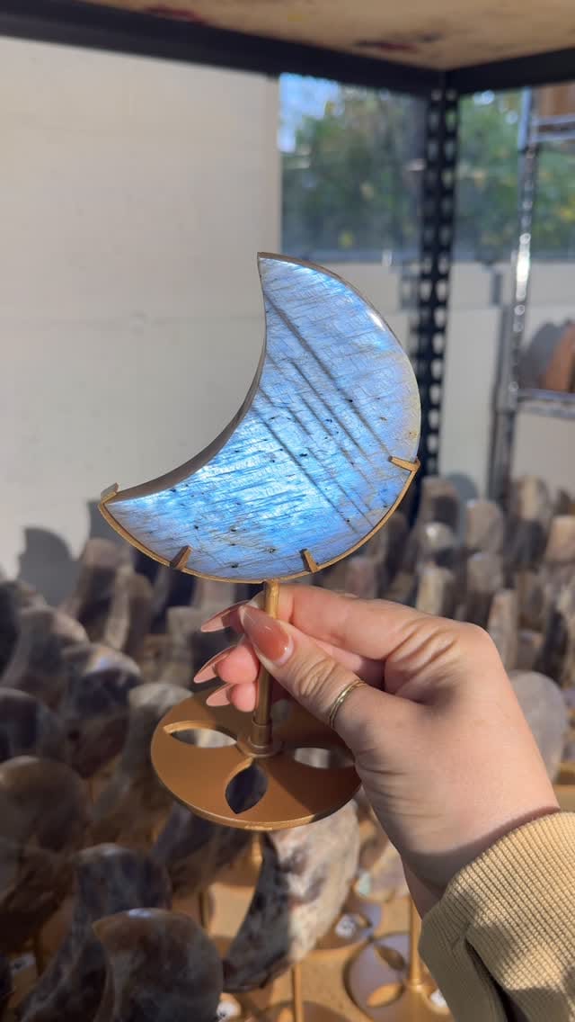 Post 5 by Sapphire & Sage on Instagram (video)