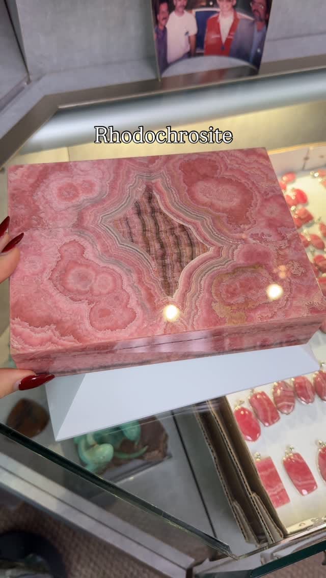 Post 1 by Sapphire & Sage on Instagram (video)