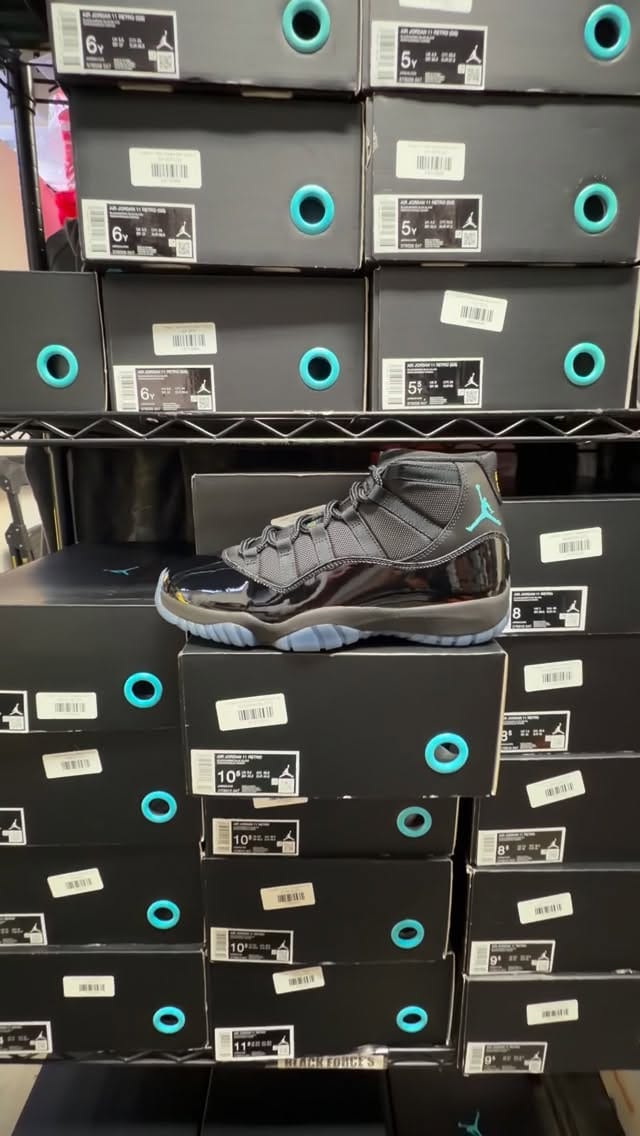 Post 3 by Sneakerbuyers on Instagram (video)