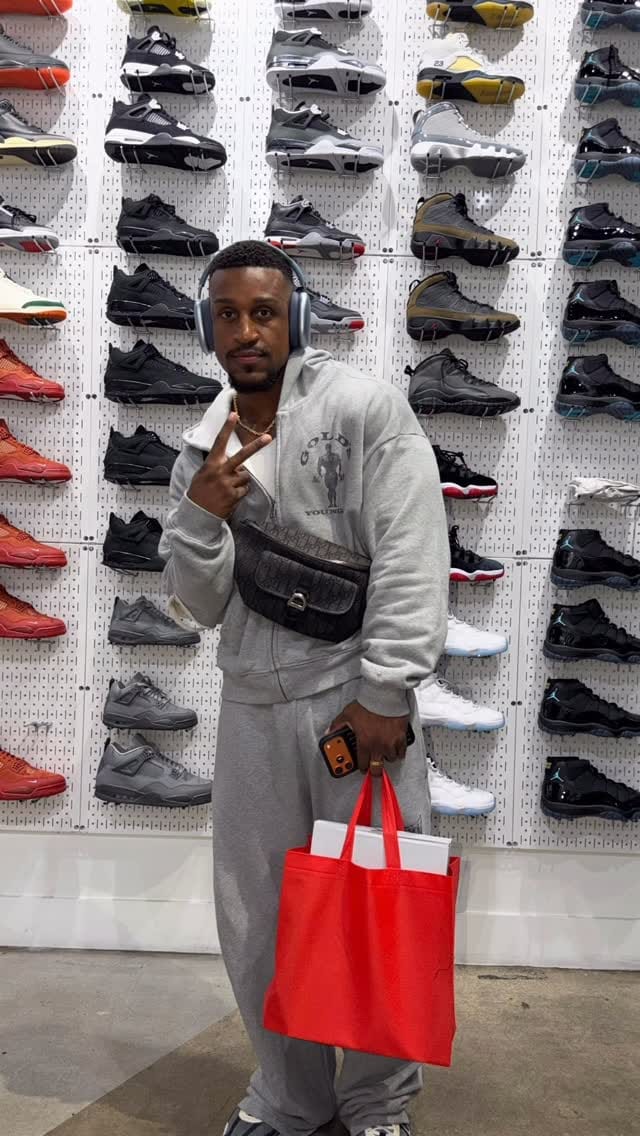 Post 1 by Sneakerbuyers on Instagram (video)