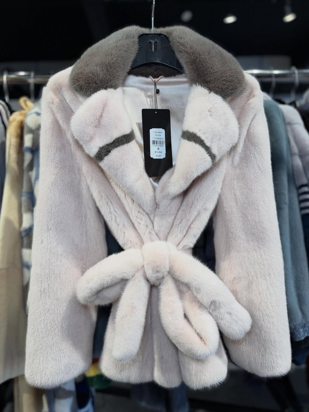 Post 6 by 260 Sample Sale MIAMI on Instagram (carousel)