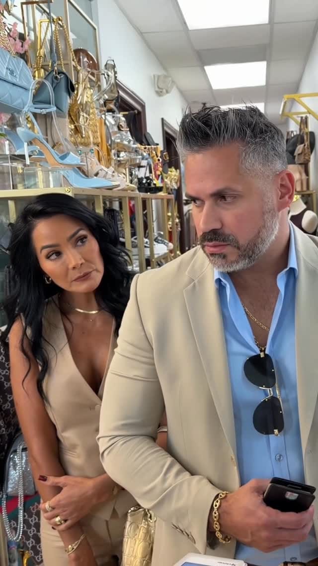 Post 9 by Calipso Boutique Miami on Instagram (video)