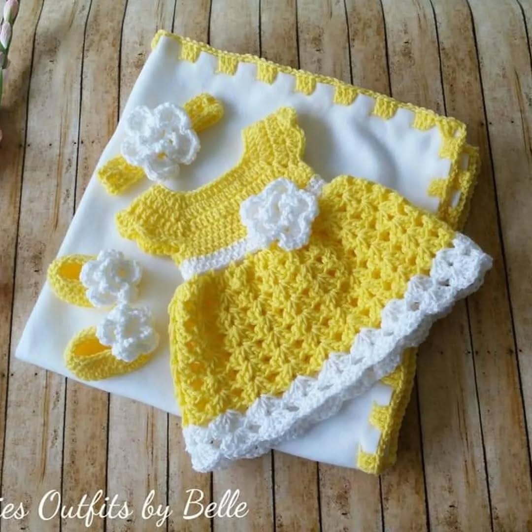 Post 1 by Cutie Outfits by Belle 💟 SHOP YARN, PATTERNS & CROCHET 💟 on Instagram (carousel)