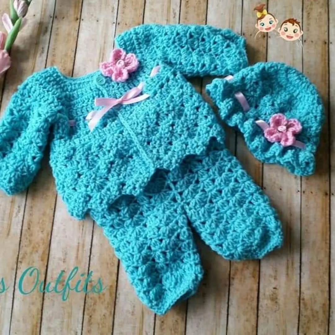 Post 5 by Cutie Outfits by Belle 💟 SHOP YARN, PATTERNS & CROCHET 💟 on Instagram (carousel)