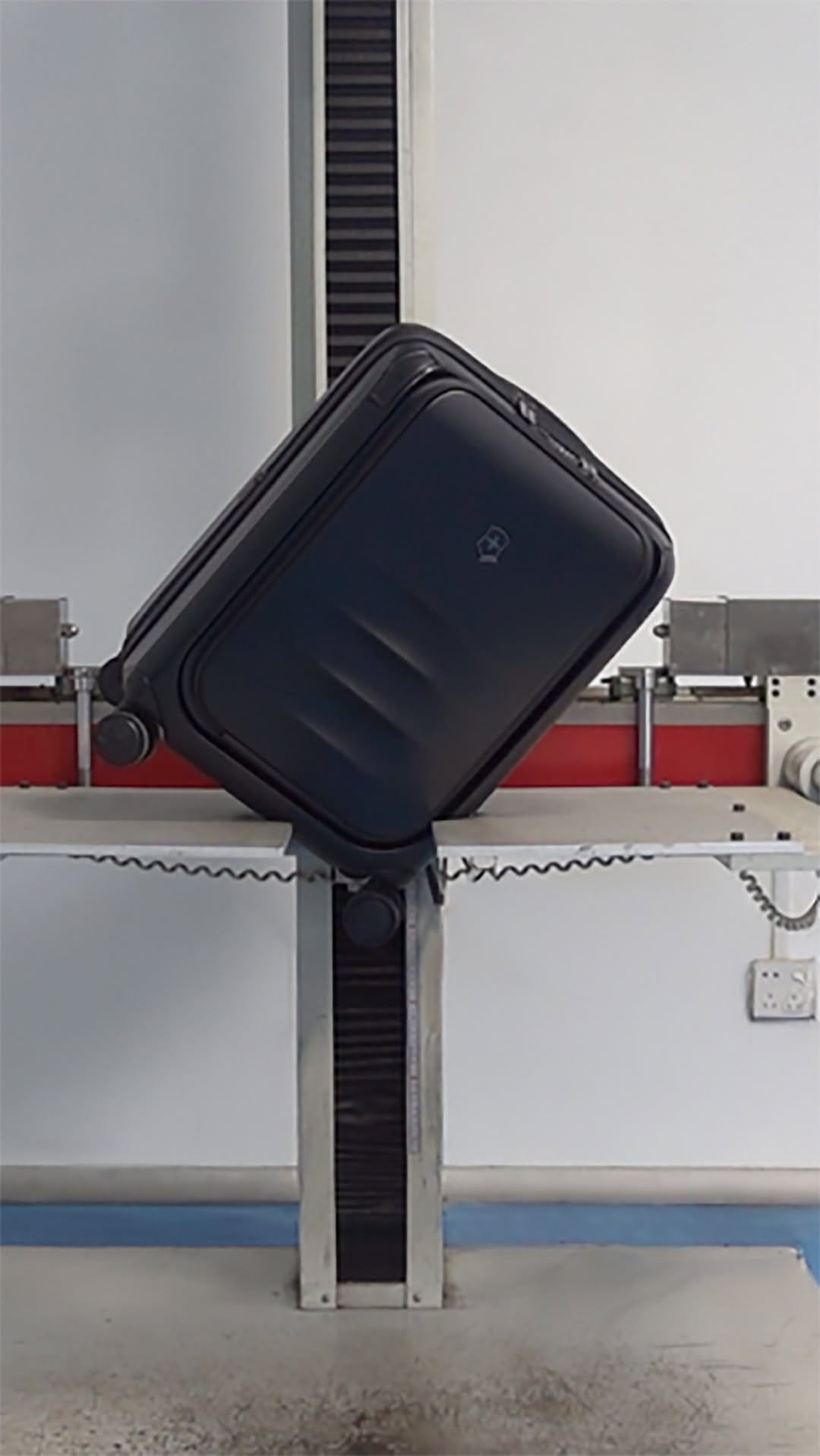 Post 1 by Victorinox México on Instagram (video)
