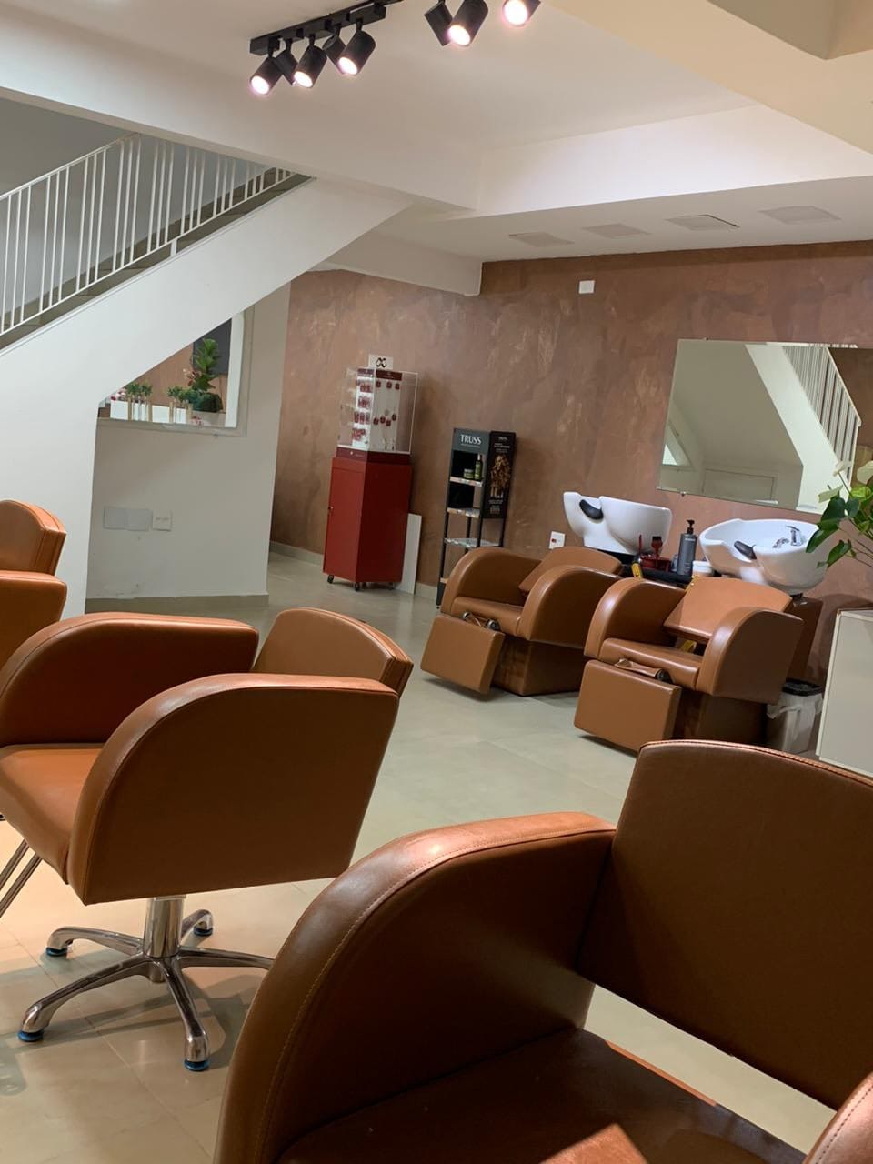 Post 5 by Pedrosa Móveis para Salão e Barbearia on Instagram (carousel)
