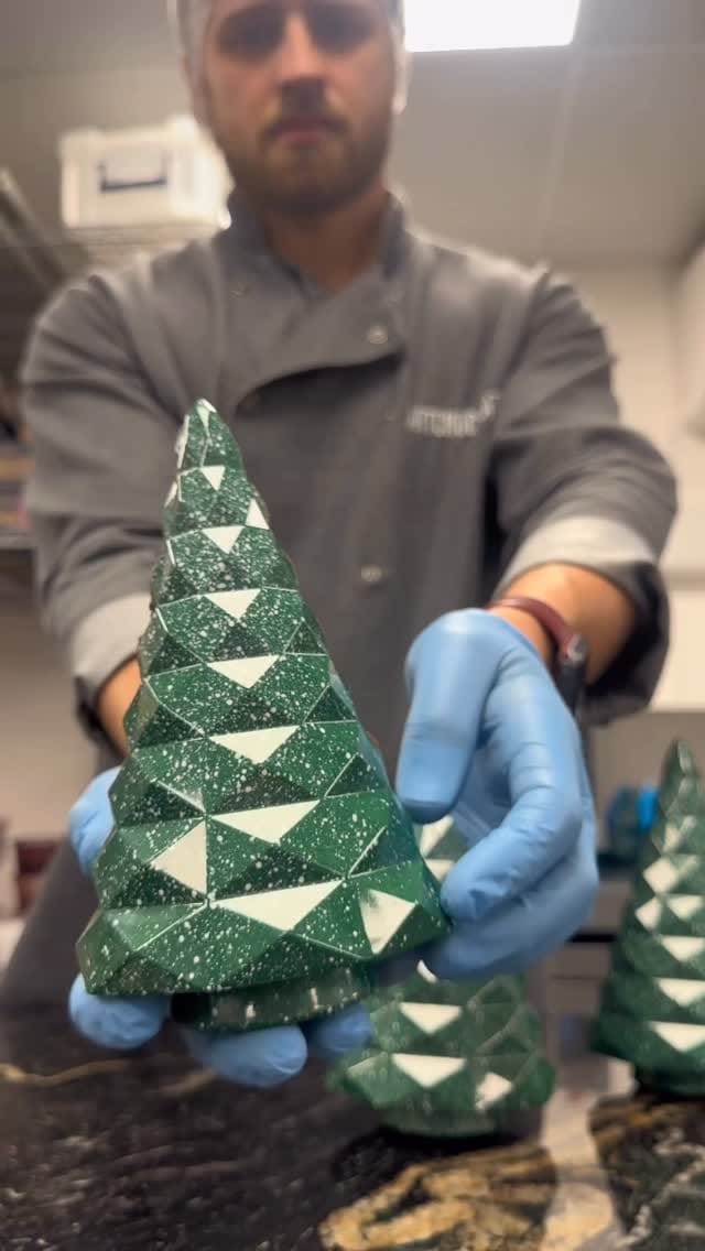 Post 10 by ArtChocolat on Instagram (video)