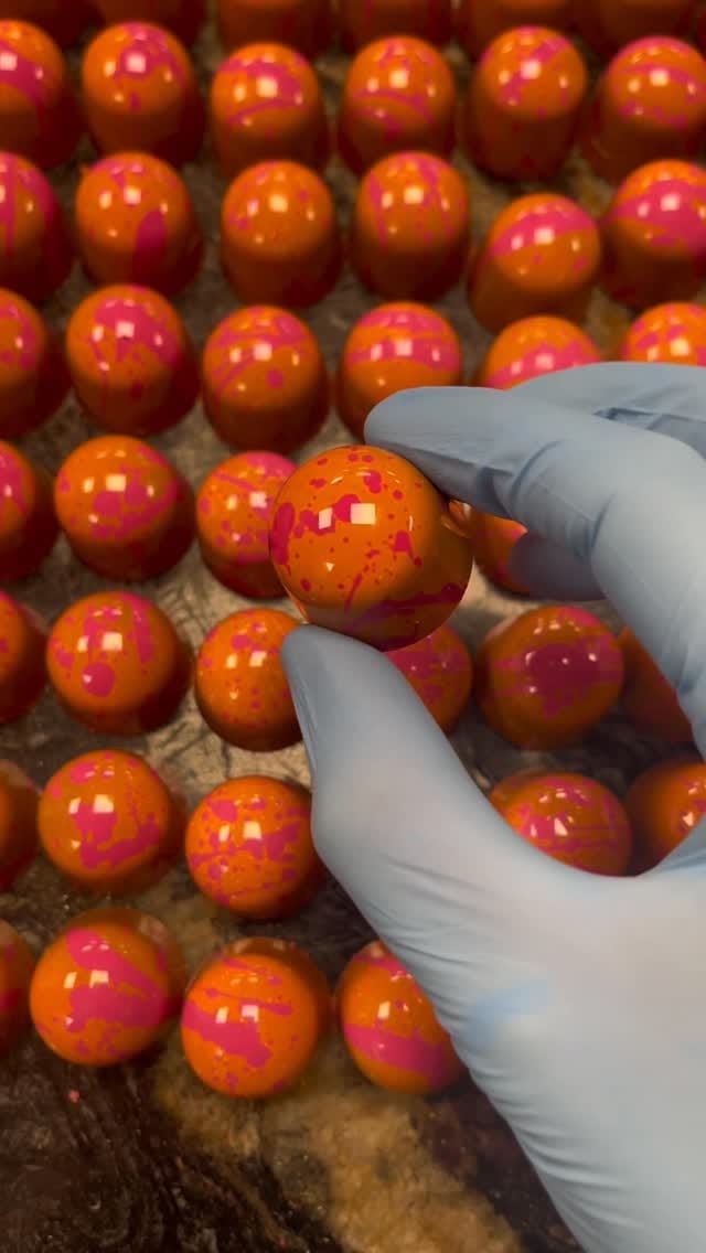Post 2 by ArtChocolat on Instagram (video)