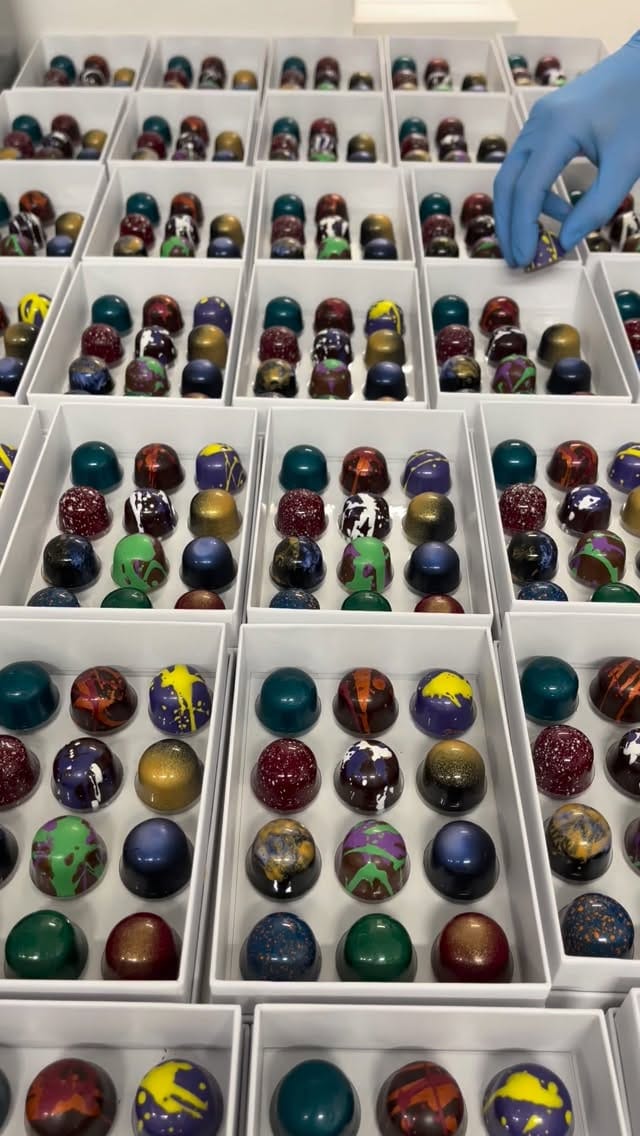 Post 3 by ArtChocolat on Instagram (video)