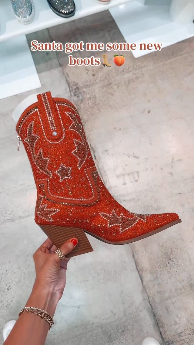 Post 9 by Matte Blaque Boutique on Instagram (video)