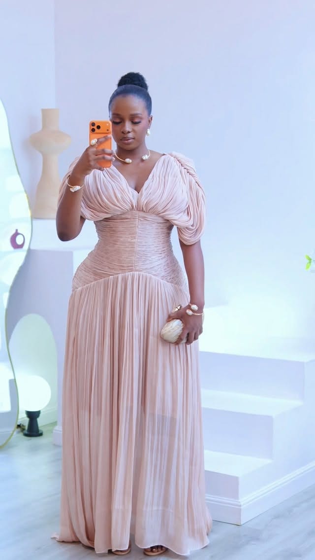 Post 8 by GETGLOWNG | Fashion | Clothes | RTW on Instagram (video)