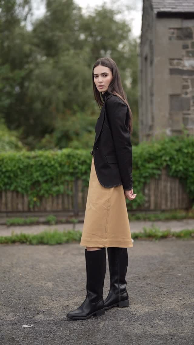 Post 6 by Fame On Central • Modest Fashion on Instagram (video)