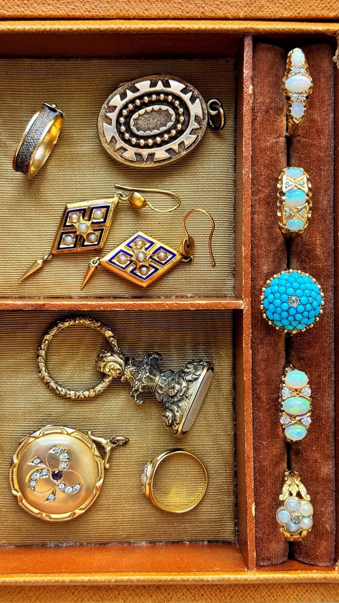 Post 10 by Market Square Jewelers on Instagram (video)