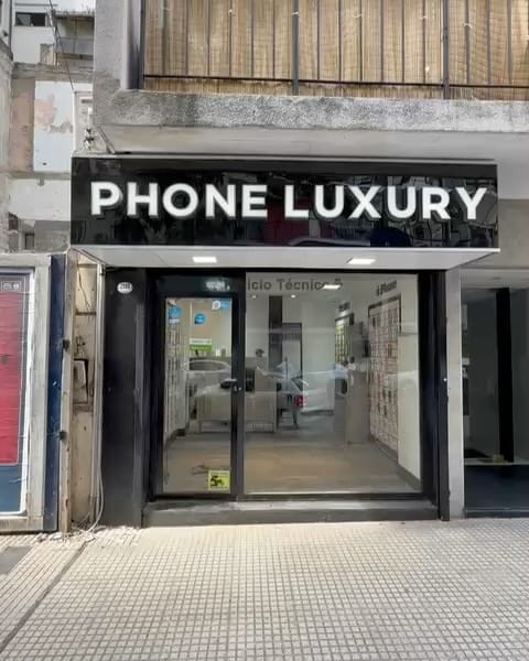 Post 3 by Solution Store on Instagram (carousel)