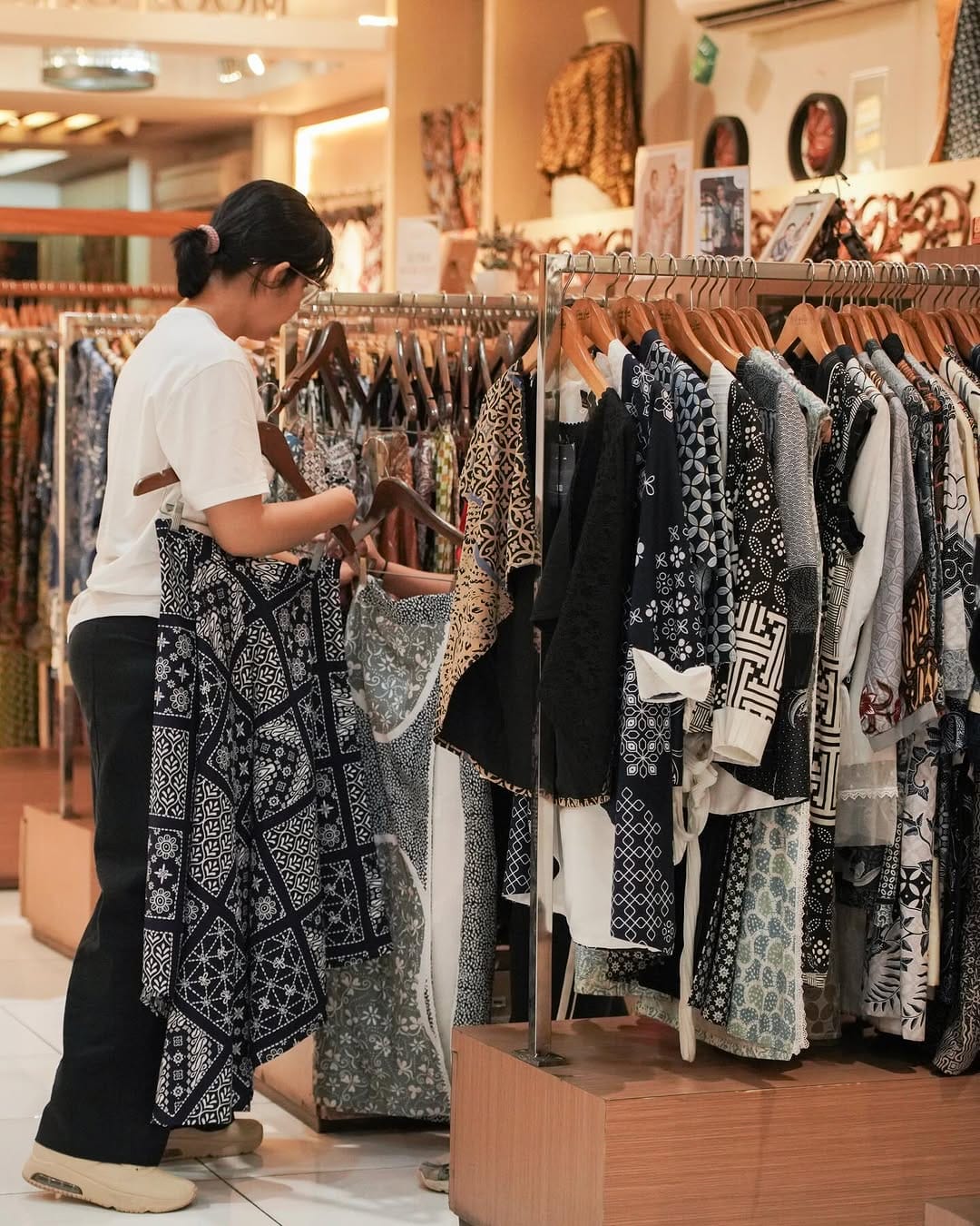 Post 9 by Rianty Batik on Instagram (carousel)