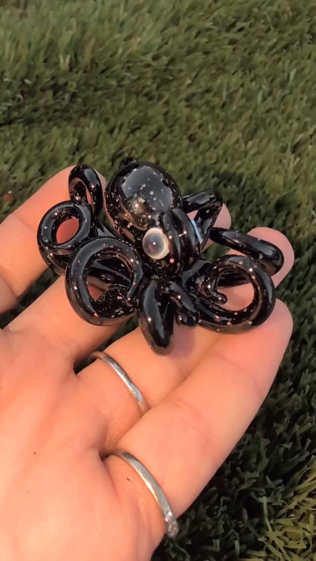 Post 10 by PuffsPendyMelts on Instagram (video)