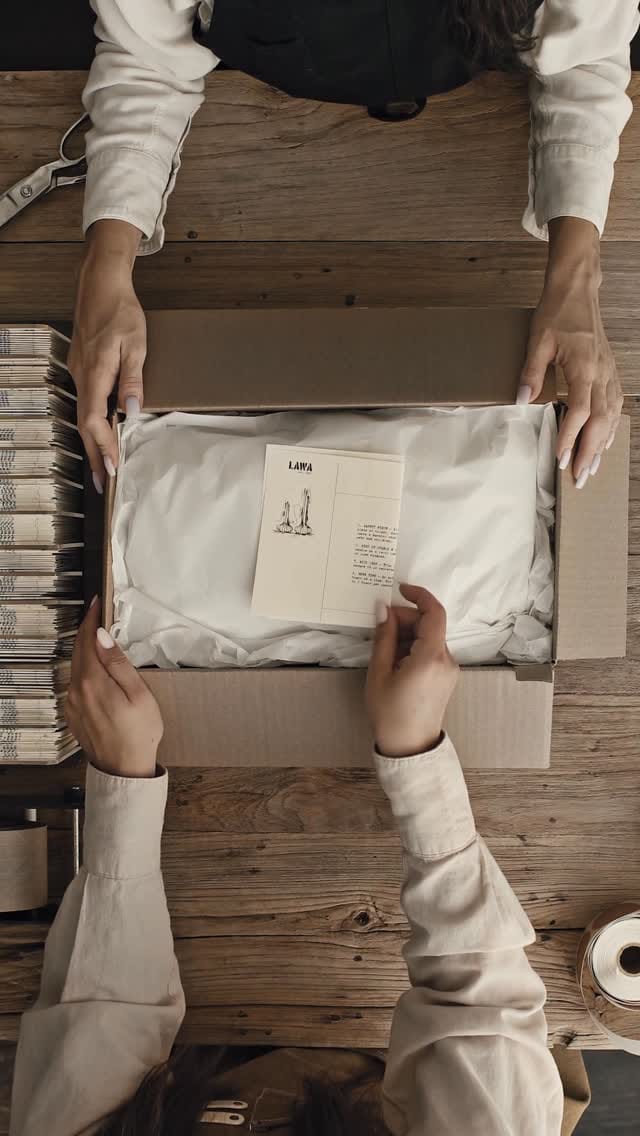 Post 2 by LAWA | handcrafted candles on Instagram (video)