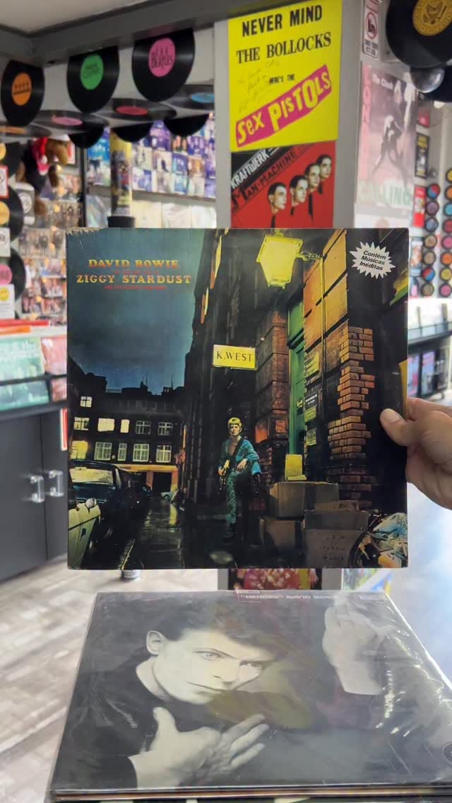 Post 2 by London Calling Discos 🎵 on Instagram (video)