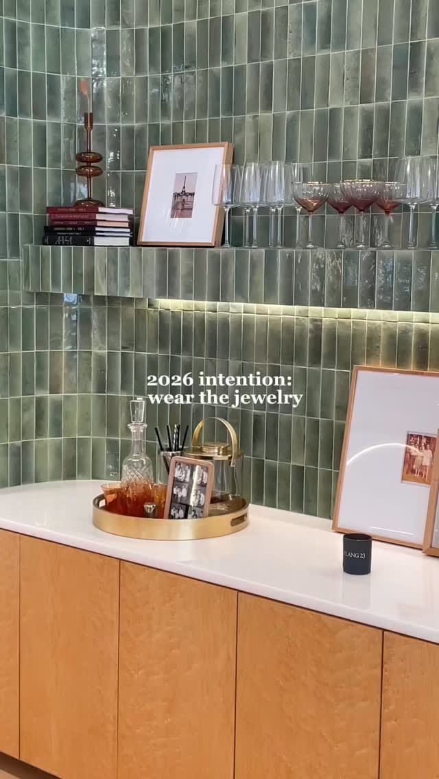 Post 7 by Ylang 23 on Instagram (video)