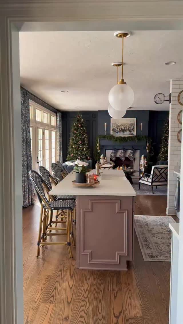 Post 4 by Sara Davis | Sincerely, Sara D. on Instagram (video)