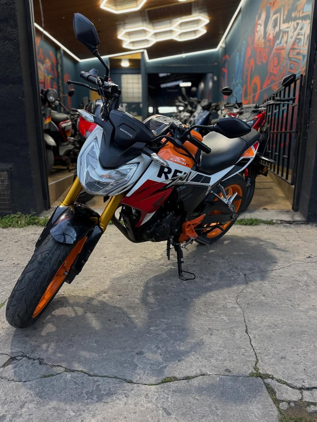 Post 6 by Vehículos & Motos MET on Instagram (carousel)