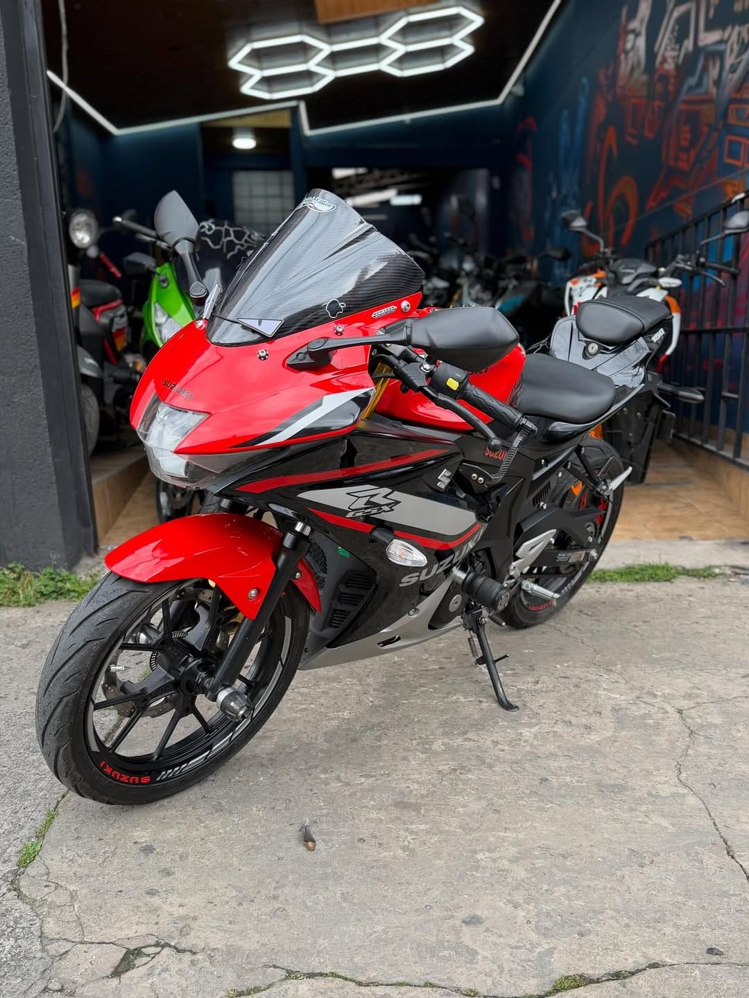 Post 5 by Vehículos & Motos MET on Instagram (carousel)
