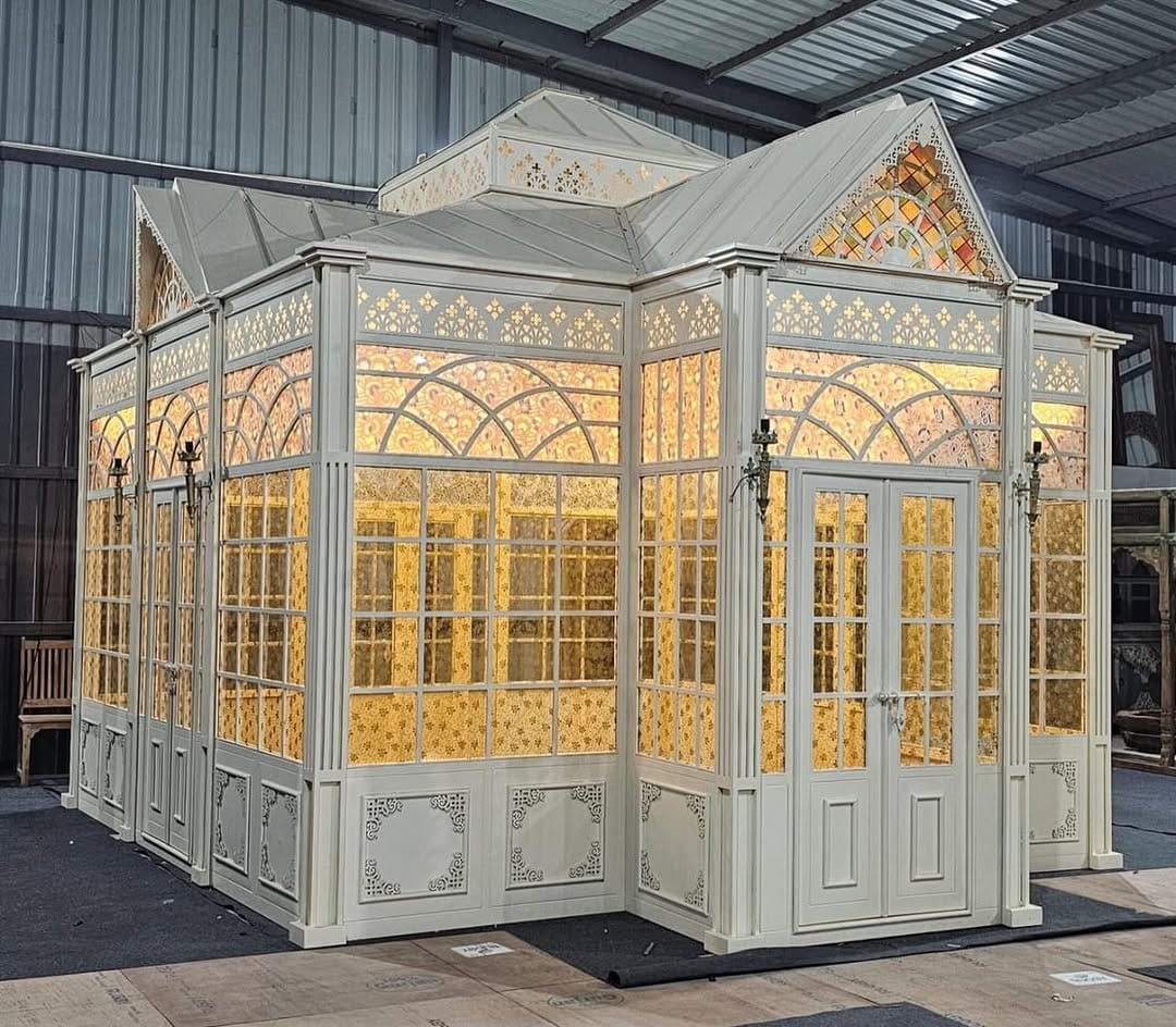 Post 7 by Antiques & Vintage Round Top on Instagram (carousel)