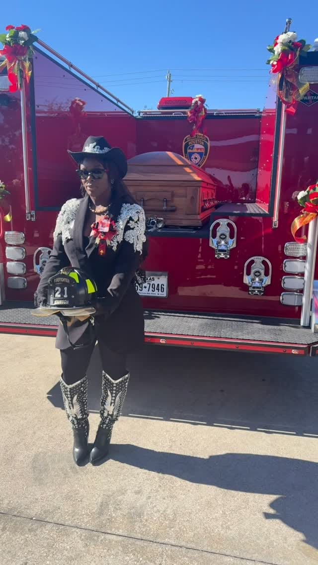 Post 1 by Houston’s Fashion Boutique on Instagram (video)