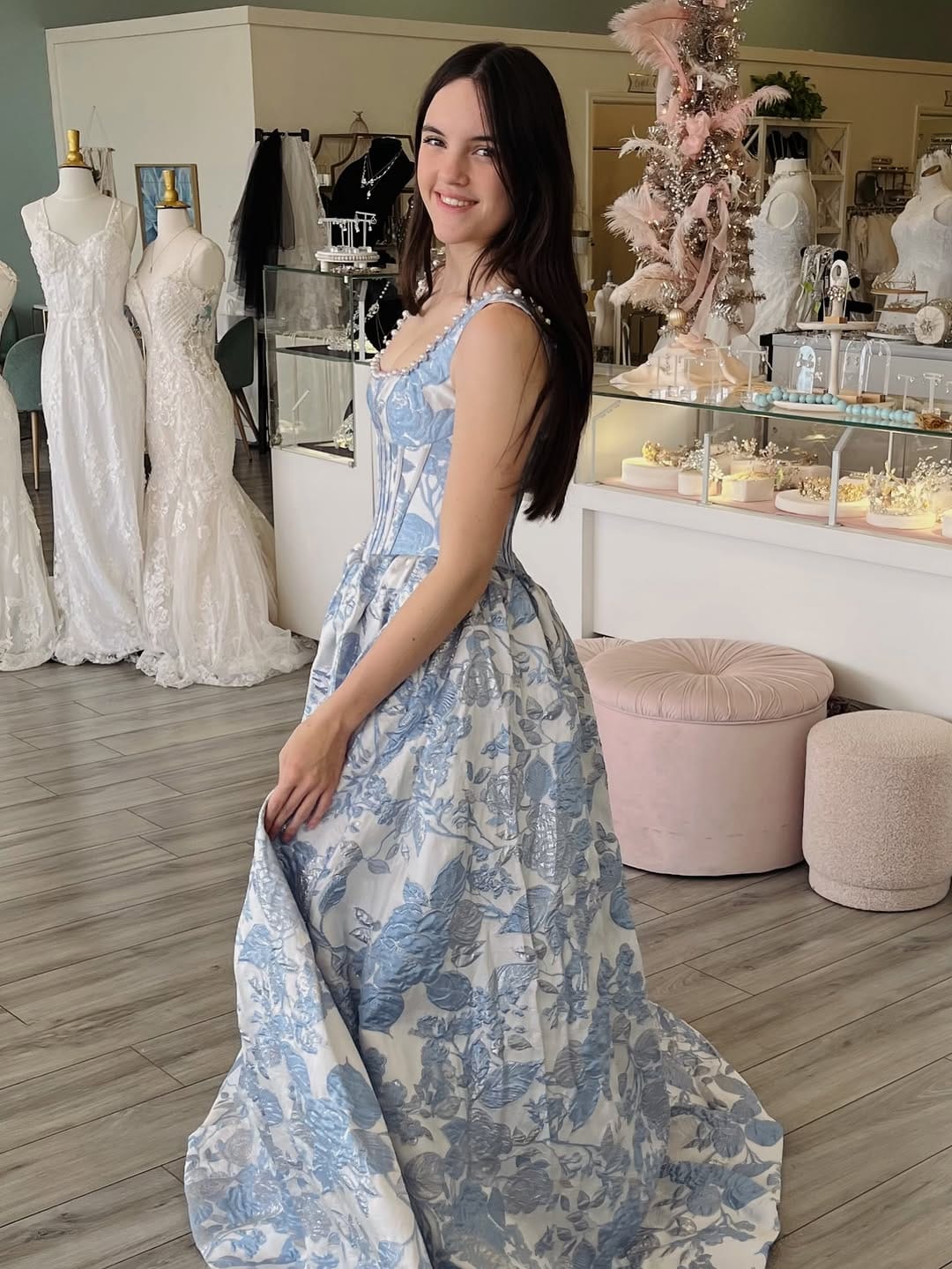 Post 4 by Bella Boutique on Instagram (carousel)