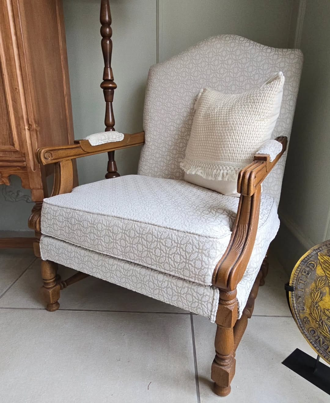 Post 8 by "Timeless Elegance" خانه بلوط،تولیدکننده مبلمان|بوفه |سرویس خواب on Instagram (image)